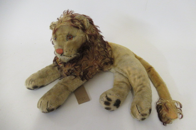 A Steiff recumbent lion Image