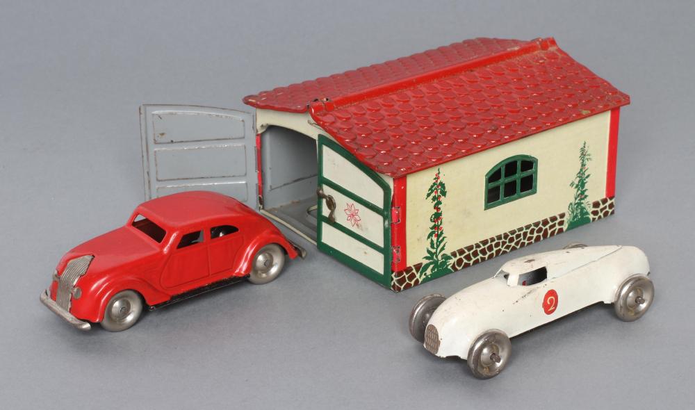 Lehmann Gnom toys tinplate printed garage with Gnom toys Nr807 car and Gnom toys Nr810 race car Image