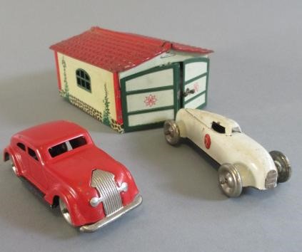 Lehmann Gnom toys tinplate printed garage with Gnom toys Nr807 car and Gnom toys Nr810 race car Image