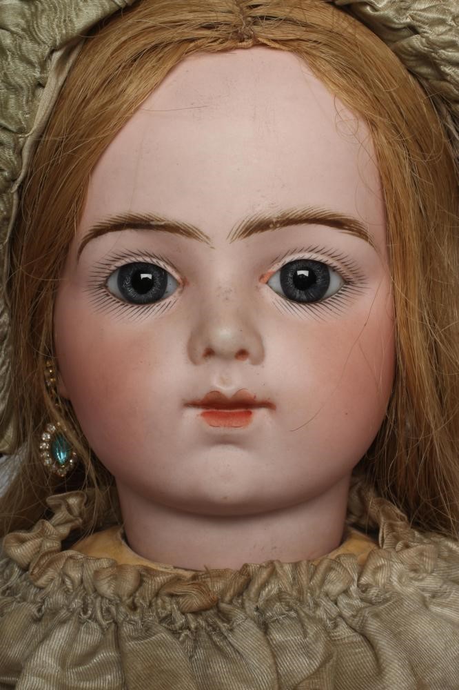A rare Bru Jne. & Cie bisque socket head doll Image