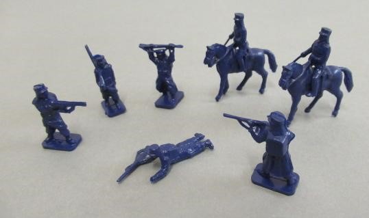 A large quantity of unboxed Airfix 1:72 plastic figures Image