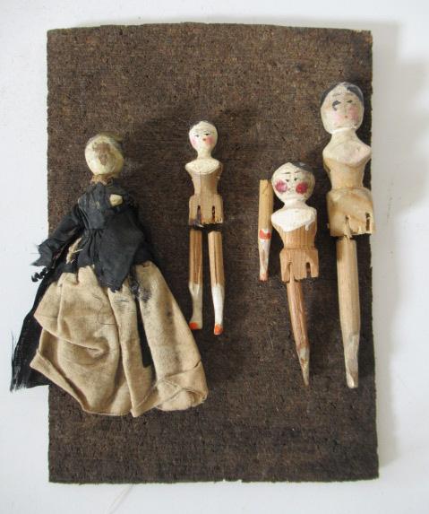 A family of Victorian miniature Grodenthal wooden dolls Image