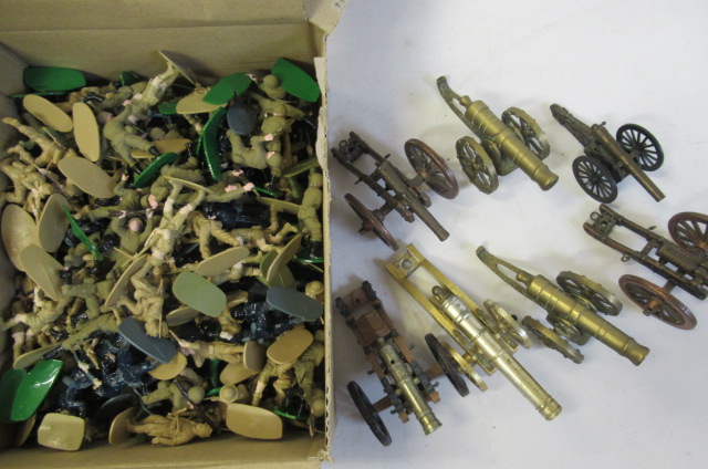 Plastic 50mm Second World War soldiers and plastic and brass cannons Image