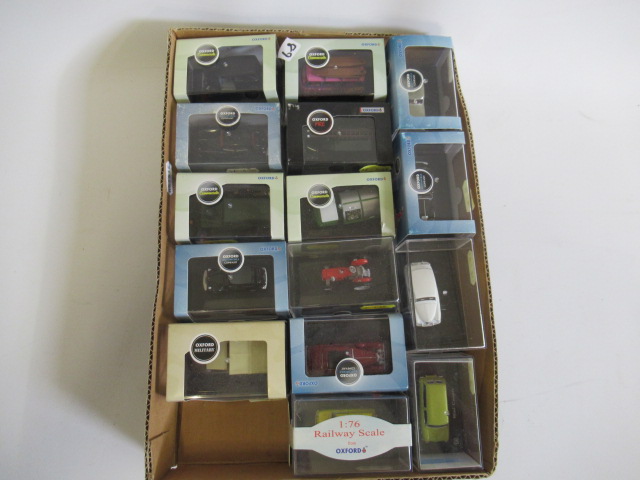 Fifteen Oxford diecasrt 1:76 scale cars including vans Image