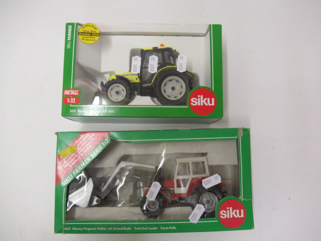 Siku Massey Ferguson with loader and Massey Ferguson MF5455 Image