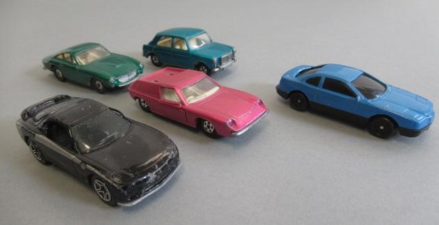 Unboxed Matchbox vehicles including cars Image