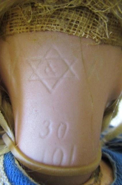 A Kammer & Reinhardt bisque socket head solemn girl Image