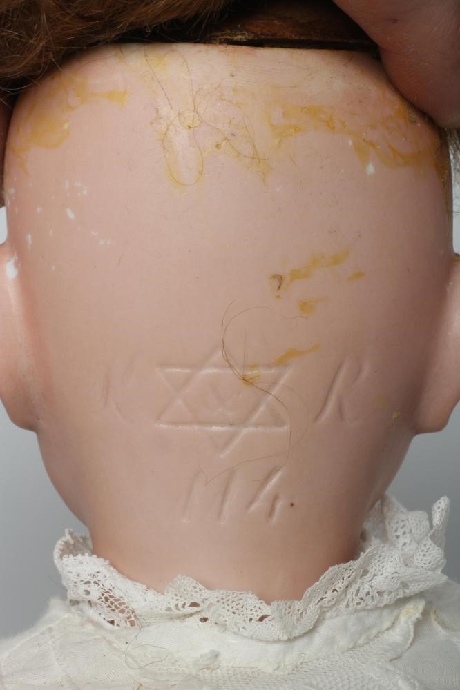 A Kammer & Reinhardt bisque socket head solemn girl Image