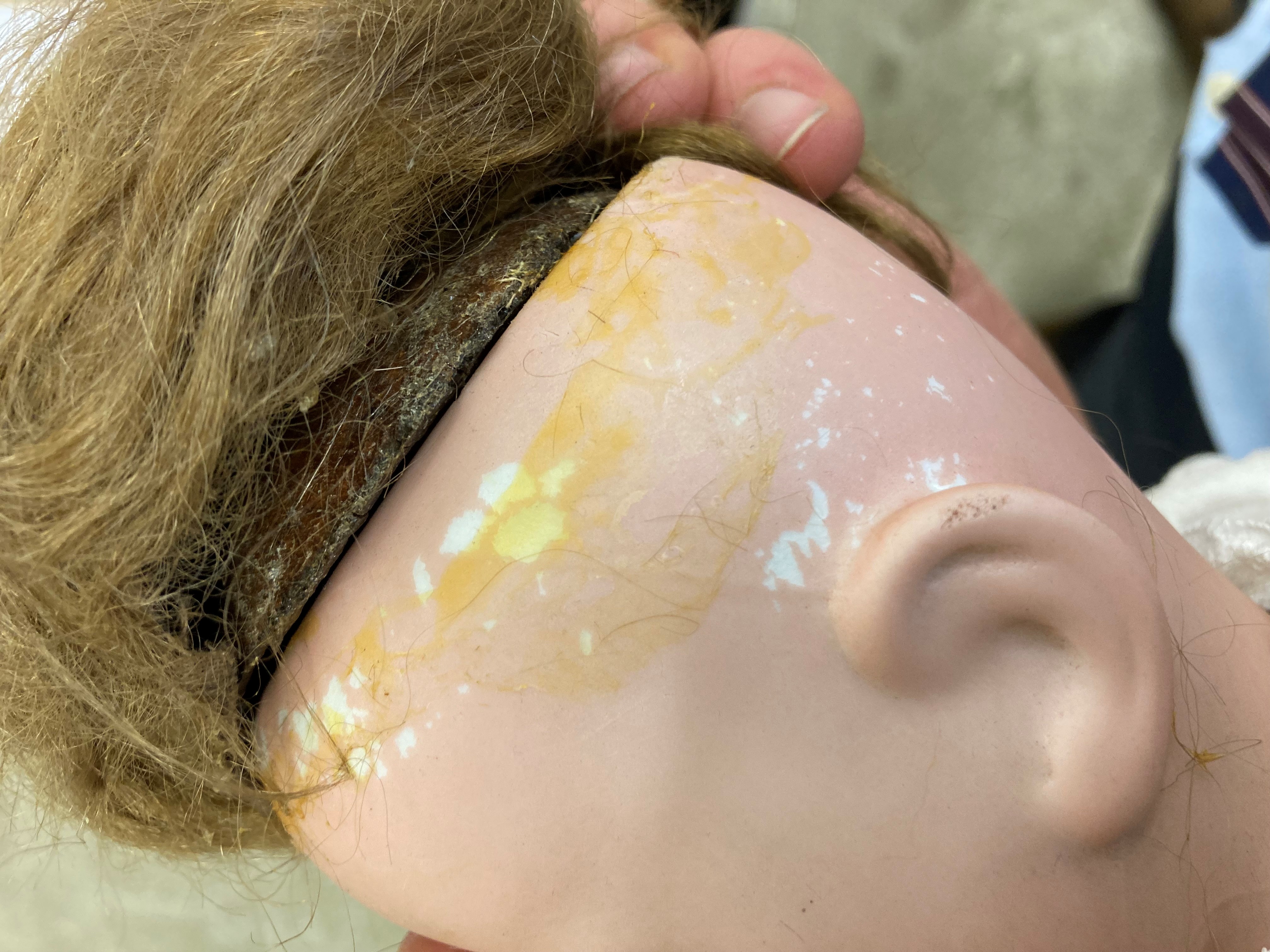 A Kammer & Reinhardt bisque socket head solemn girl Image