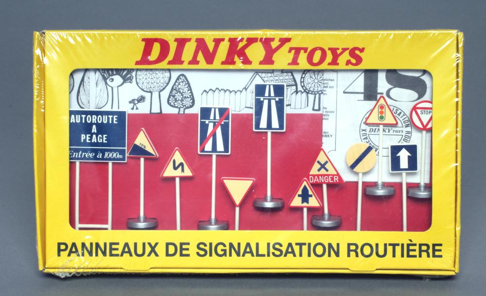 Dinky 593 International Road Signs Panneaux De Signalisation Routiere Image
