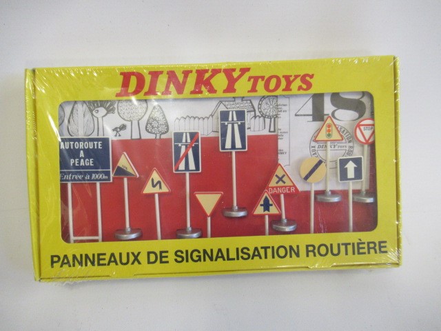 Dinky 593 International Road Signs Panneaux De Signalisation Routiere Image
