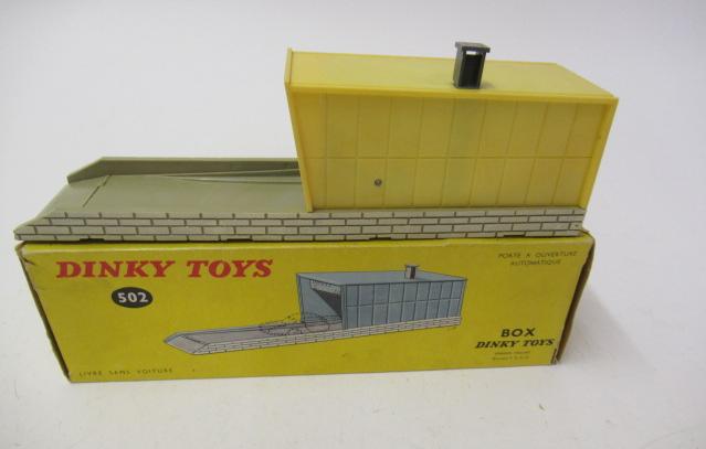 Dinky 502 French issue garage Image