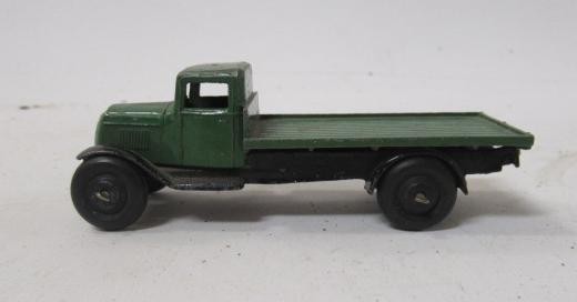 Early Dinky lorry in green Image
