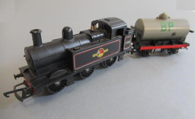 Triang R3.5 Train Set with B.R. 0-6-0 tank Image