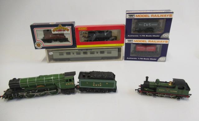 Hornby A.P.T. with two centre cars Image