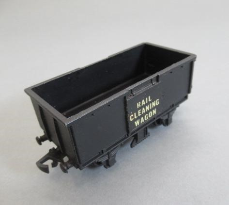 Hornby Dublo 4654 Rail Cleaning Wagon Image