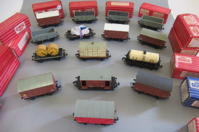 Hornby Dublo Super Detail wagons comprising two 4635 coal wagons Image