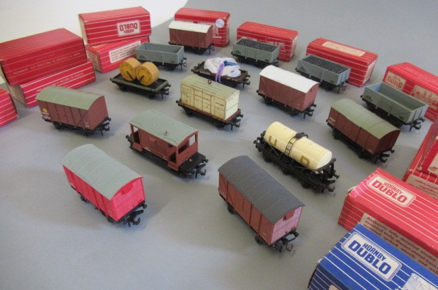 Hornby Dublo Super Detail wagons comprising two 4635 coal wagons Image