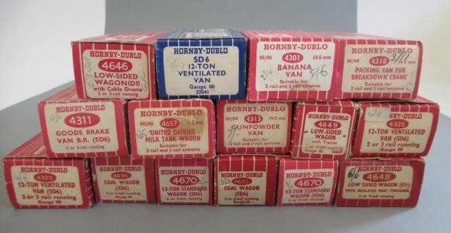 Hornby Dublo Super Detail wagons comprising two 4635 coal wagons Image