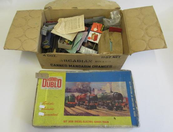 Hornby Dublo 2030 Diesel Goods Set with Class 20 Diesel and five goods wagons Image