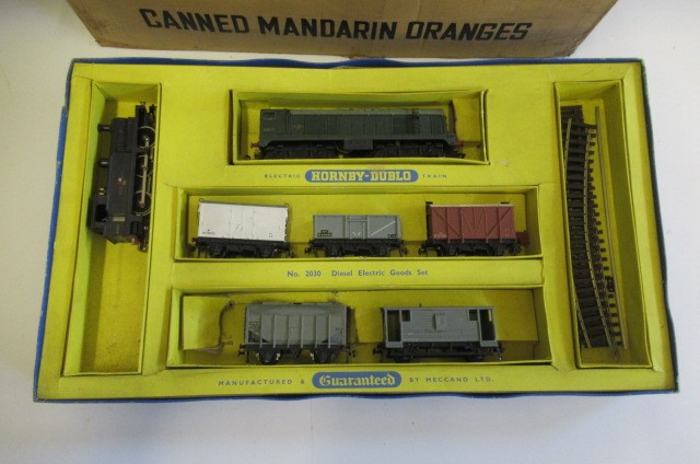 Hornby Dublo 2030 Diesel Goods Set with Class 20 Diesel and five goods wagons Image