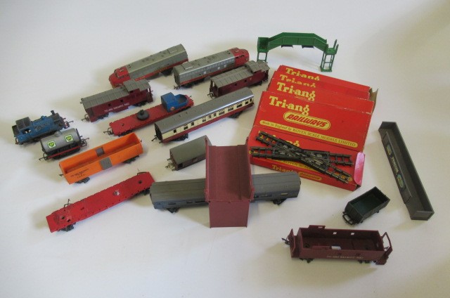 Playworn Triang trains including Transcontinental goods wagons Image