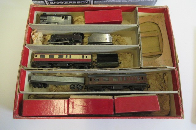 Trix Twin L.M.S. 0-4-0 locomotive and tender Image