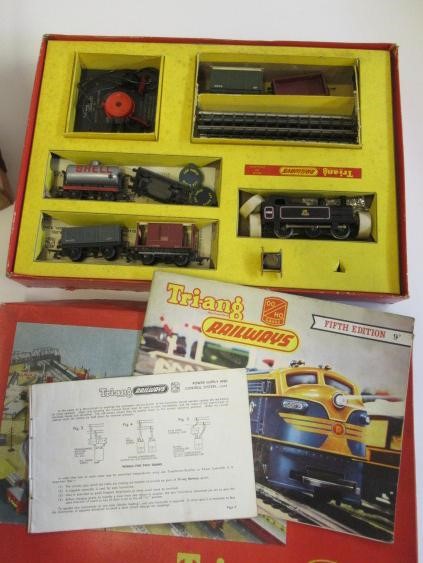 Triang R35 Train Set with 0-6-0 Jinty Tank and Goods Trucks Image