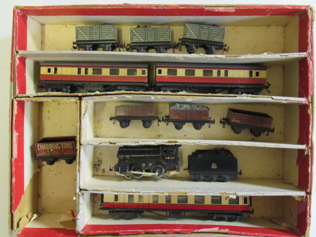 Trix Twin trains comprising B.R. 0-4-0 tender locomotive Image