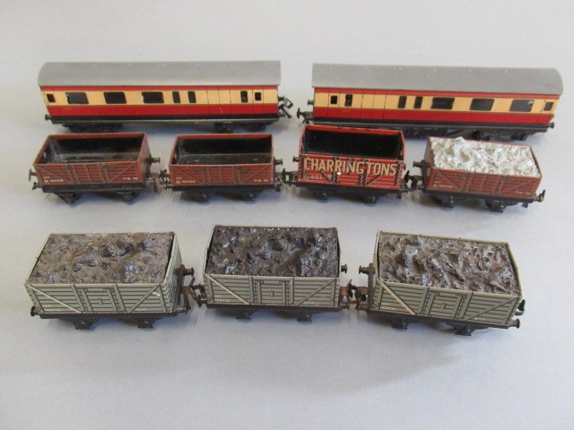 Trix Twin trains comprising B.R. 0-4-0 tender locomotive Image