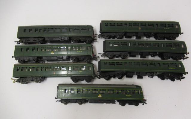 Triang light weight D.M.U.s comprising three power cars and four driving trailers Image