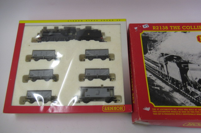 Hornby R2138 Colliery Set with B.R. 4F locomotive Image