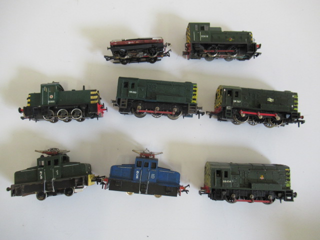 Unboxed Diesel shunting locomotives comprising three Hornby Dublo 08 diesels Image