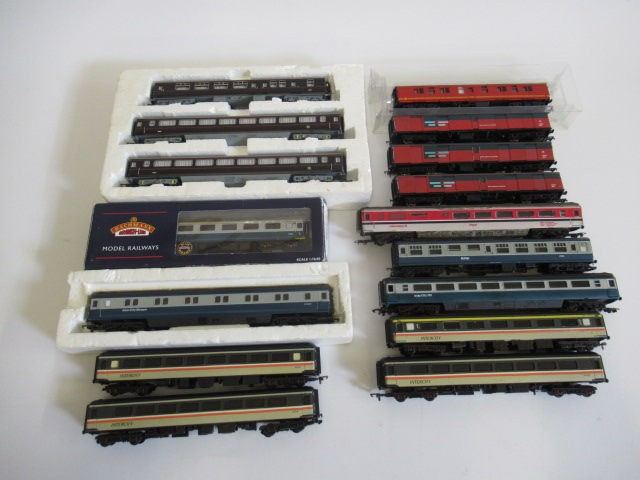 Modern image coaches by Hornby Image