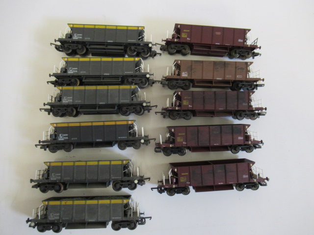 Eleven Ballast Hoppers by Lima Image