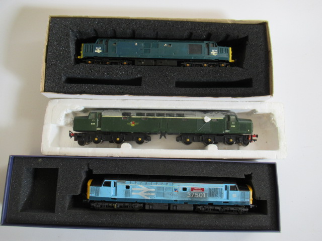 Bachmann Class 37 in B.R. blue Image