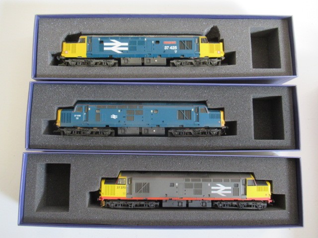Bachmann Class 37-425 Concrete Bob in B.R. blue Image