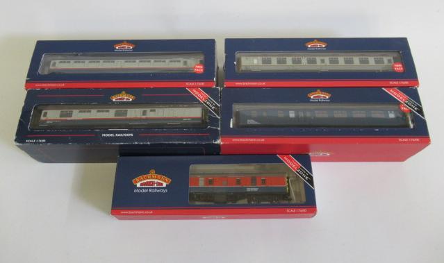 Bachmann Rail Service vehicles comprising MK2 Engineer's Support Coach Set Image