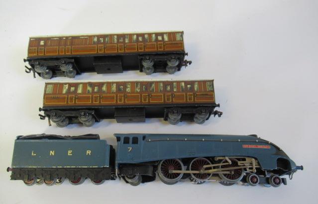 Hornby Dublo A4 Sir Nigel Gresley in L.N.E.R. blue Image