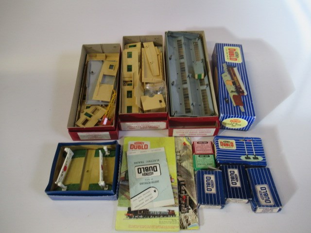 Hornby Dublo trackside accessories comprising engine shed Image