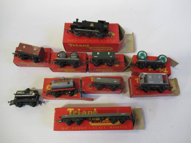 Triang R52 0-6-0 tank locomotive and eight goods wagons Image