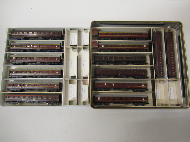 Fourteen N gauge B.R. red coaches including buffet car Image