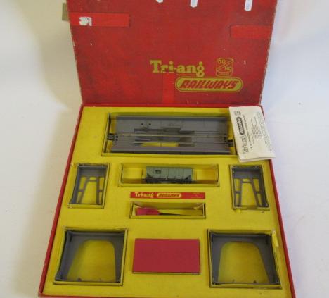 Triang R135 operating Ore wagon Image