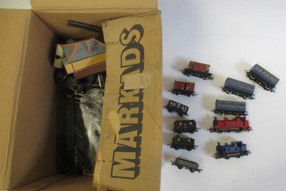 Unboxed rolling stock and accessories by Hornby including 0-6-0 tank Image
