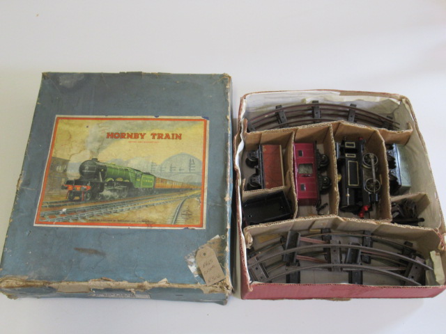 Hornby 601 Clockwork Goods Set with three goods trucks Image