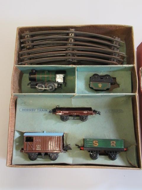 Hornby 601 Clockwork Goods Set with three goods trucks Image