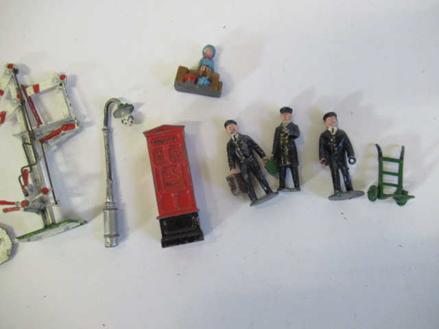 Timpo platform figures and equipment and a Crescent signal Image