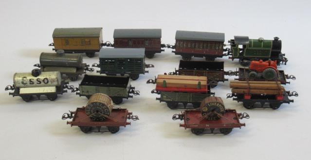 Hornby unboxed rolling stock including 101 clockwork L.N.E.R. tank locomotive Image