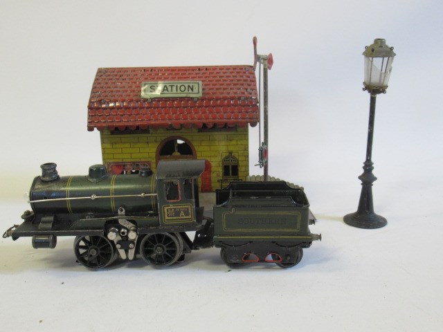 Marklin/Gamages electric 0-4-0 locomotive and tender in green Image
