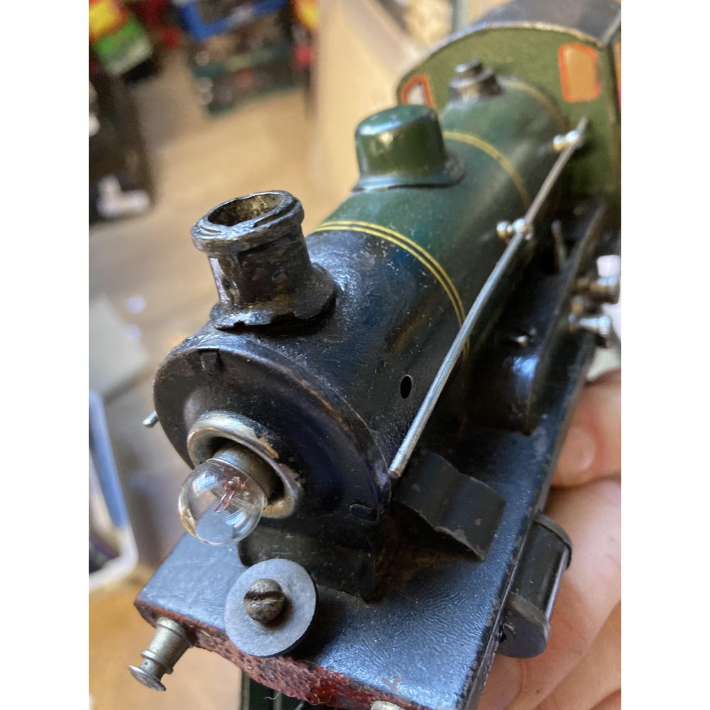 Marklin/Gamages electric 0-4-0 locomotive and tender in green Image